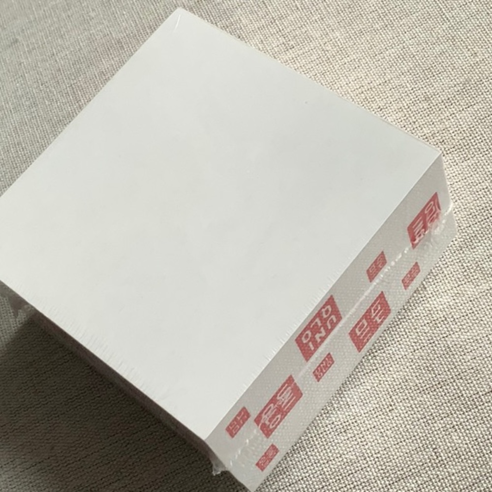 Uniqlo White notes pad or post-it notes SMALL UNIQLO notepad